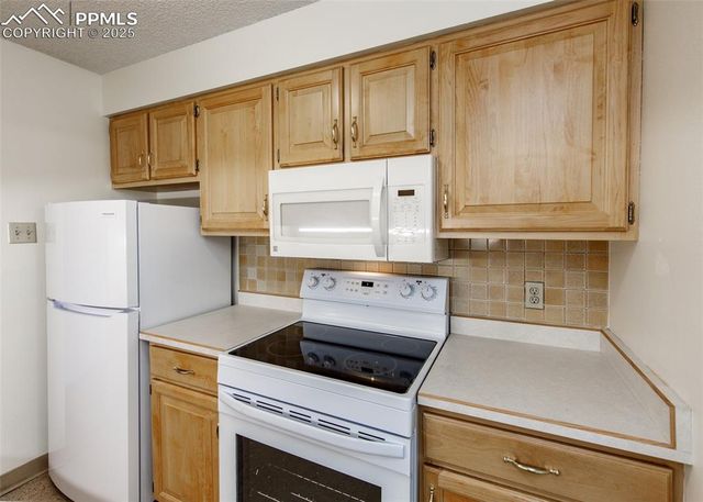 411 Lakewood Circle A706, Colorado Springs, CO 80910