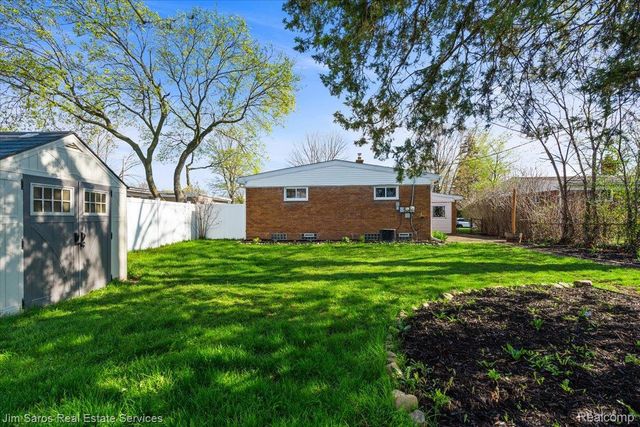 22518 Sunnyside Street, St. Clair Shores, MI 48080