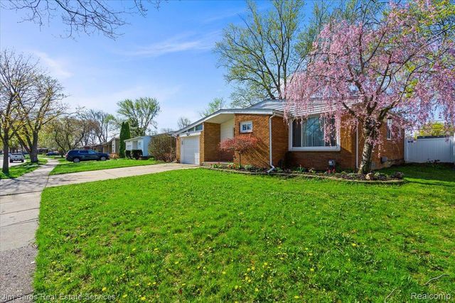 22518 Sunnyside Street, St. Clair Shores, MI 48080