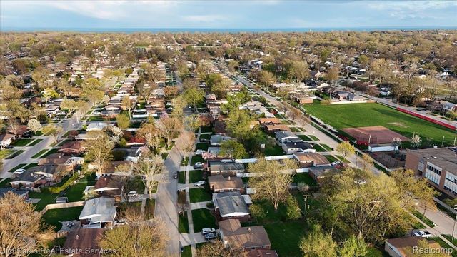 22518 Sunnyside Street, St. Clair Shores, MI 48080