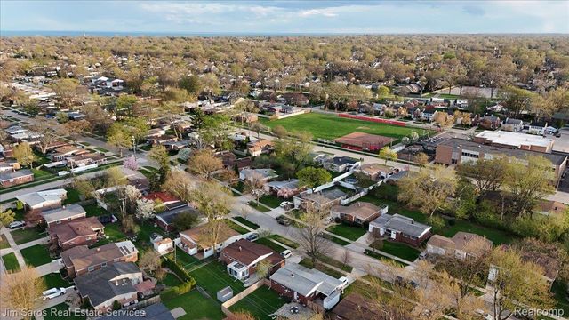 22518 Sunnyside Street, St. Clair Shores, MI 48080