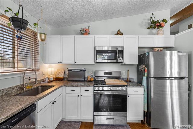 22518 Sunnyside Street, St. Clair Shores, MI 48080