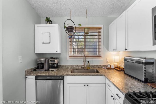 22518 Sunnyside Street, St. Clair Shores, MI 48080