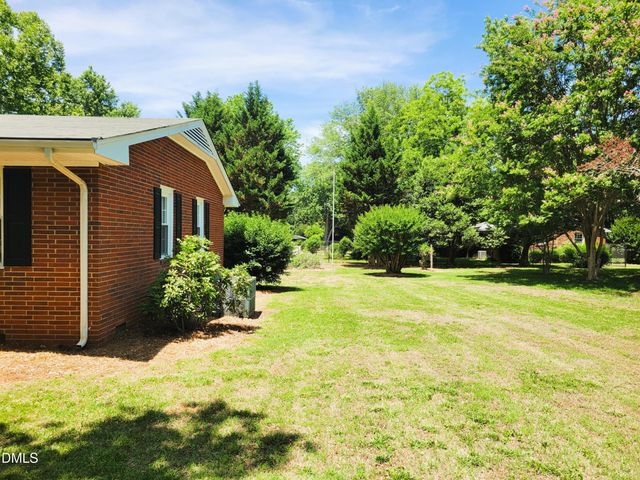 607 E Butler Avenue, Liberty, NC 27298