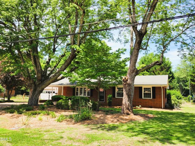 607 E Butler Avenue, Liberty, NC 27298