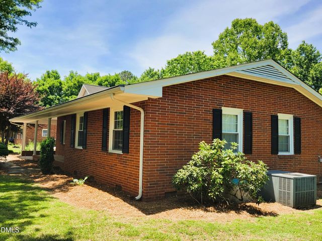 607 E Butler Avenue, Liberty, NC 27298