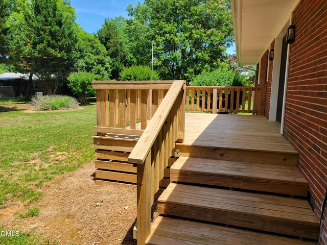 607 E Butler Avenue, Liberty, NC 27298