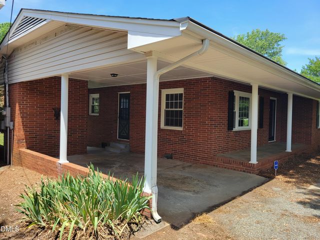 607 E Butler Avenue, Liberty, NC 27298