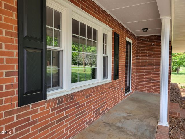 607 E Butler Avenue, Liberty, NC 27298