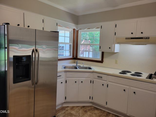 607 E Butler Avenue, Liberty, NC 27298