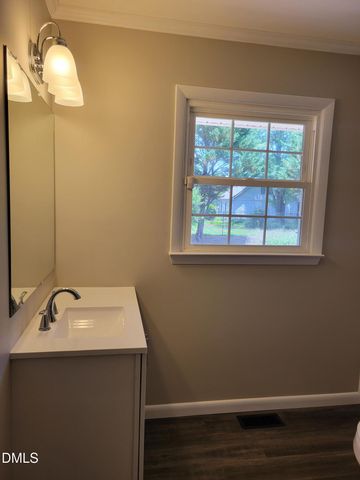 607 E Butler Avenue, Liberty, NC 27298