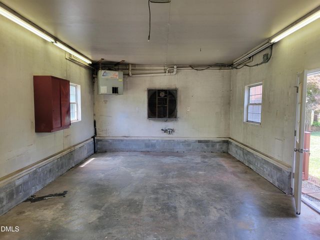 607 E Butler Avenue, Liberty, NC 27298