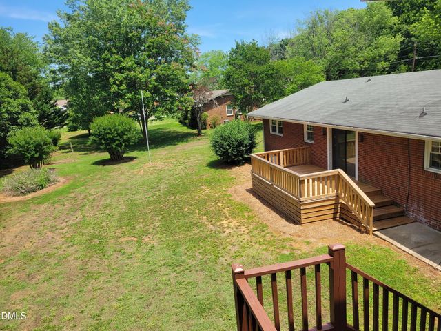 607 E Butler Avenue, Liberty, NC 27298