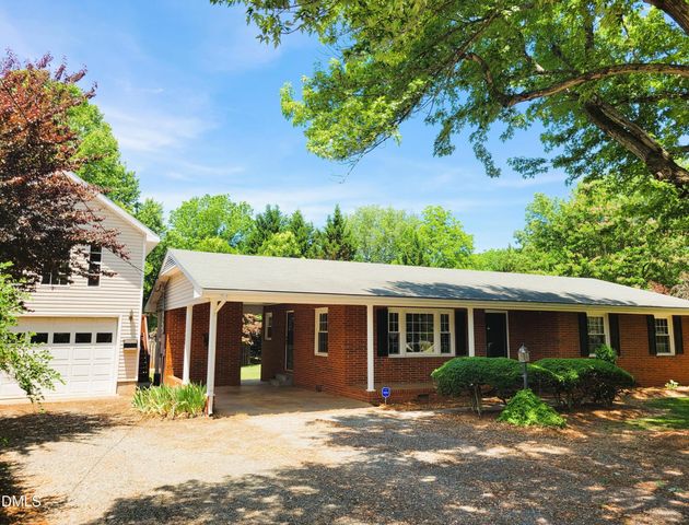 607 E Butler Avenue, Liberty, NC 27298