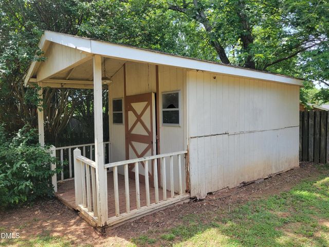 607 E Butler Avenue, Liberty, NC 27298