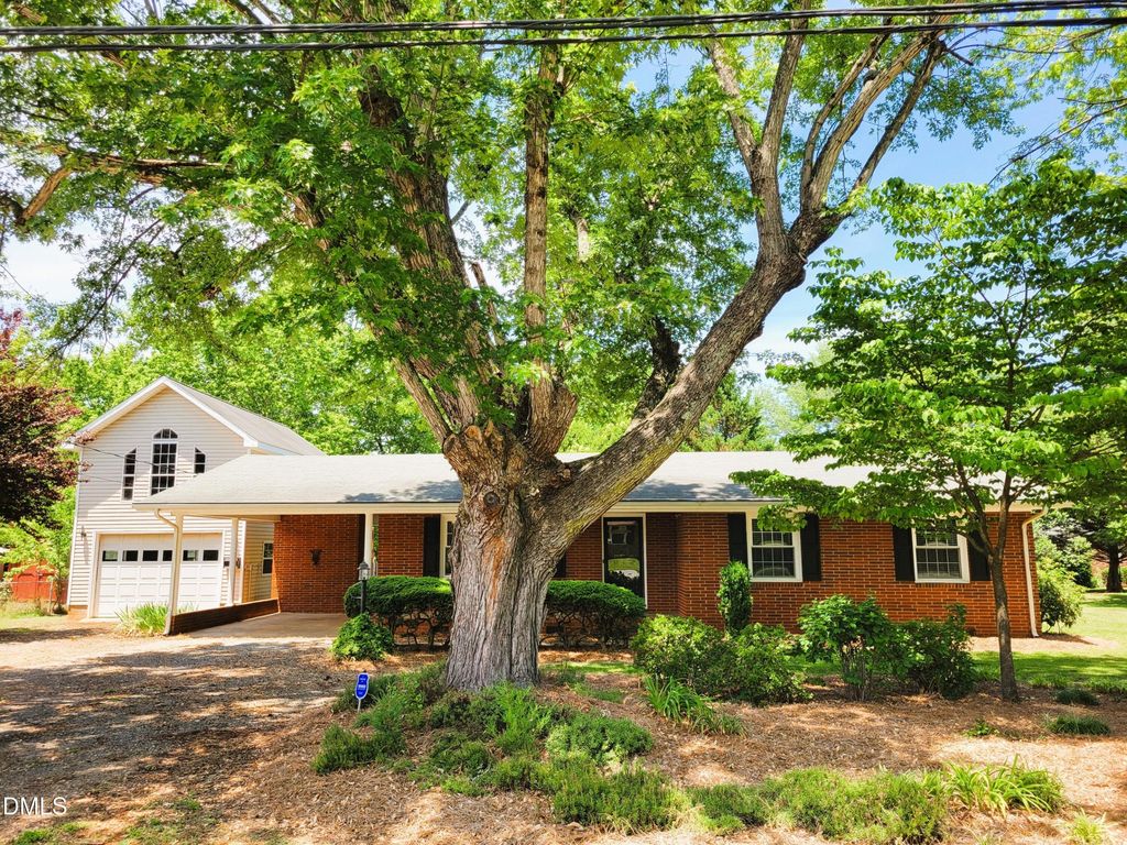 607 E Butler Avenue, Liberty, NC 27298