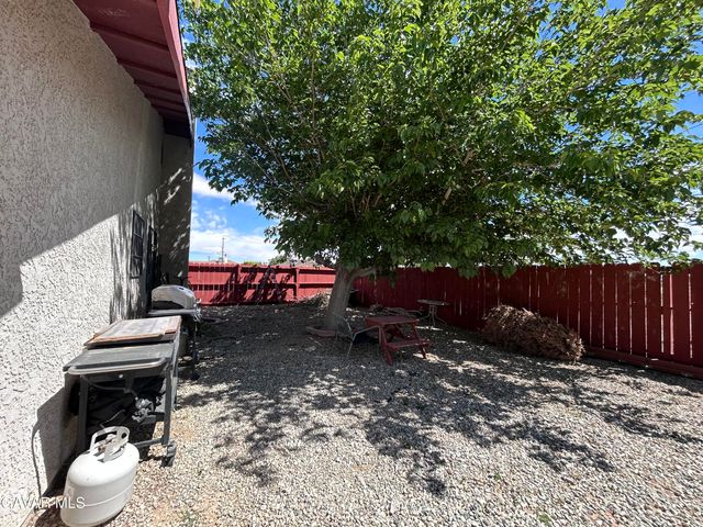 9508 Evelyn Avenue, California City, CA 93505
