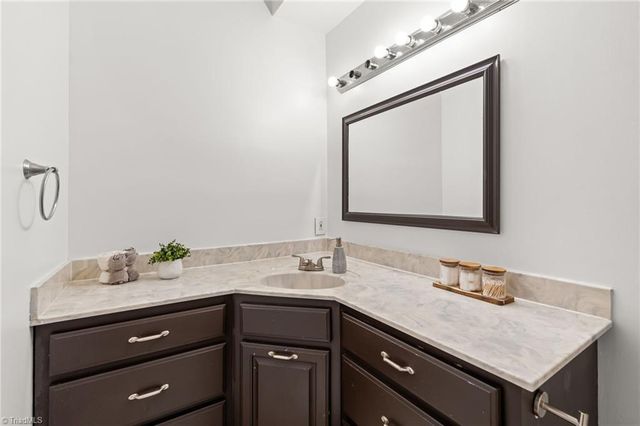 310 Meadows Circle, Winston-salem, NC 27104