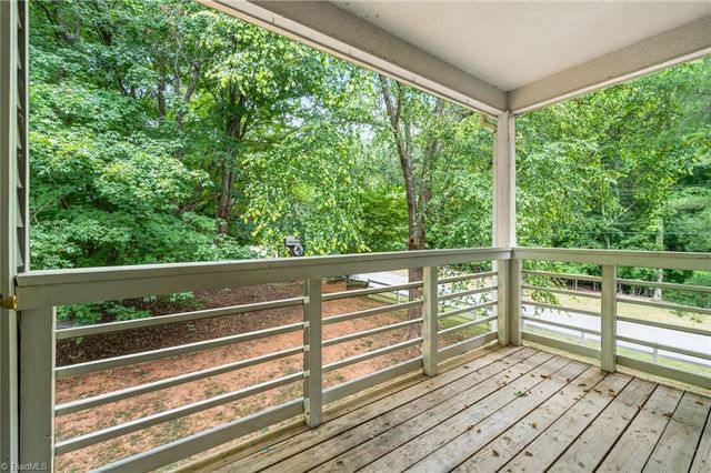 310 Meadows Circle, Winston-salem, NC 27104