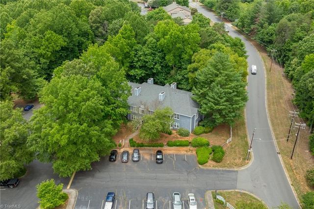 310 Meadows Circle, Winston-salem, NC 27104