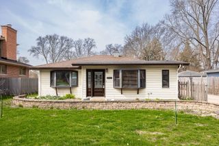 5960 Pershing Avenue, Downers Grove, IL 60516