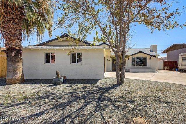 4529 W BERRIDGE Lane, Glendale, AZ 85301