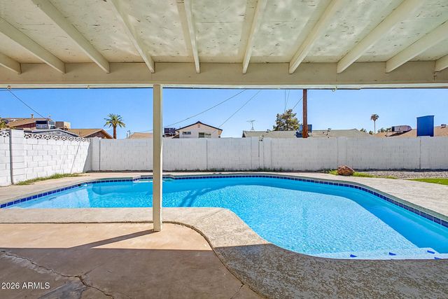 4529 W BERRIDGE Lane, Glendale, AZ 85301