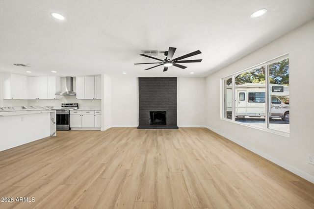 4529 W BERRIDGE Lane, Glendale, AZ 85301