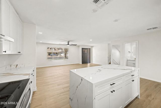 4529 W BERRIDGE Lane, Glendale, AZ 85301