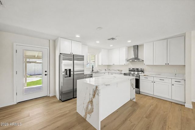4529 W BERRIDGE Lane, Glendale, AZ 85301