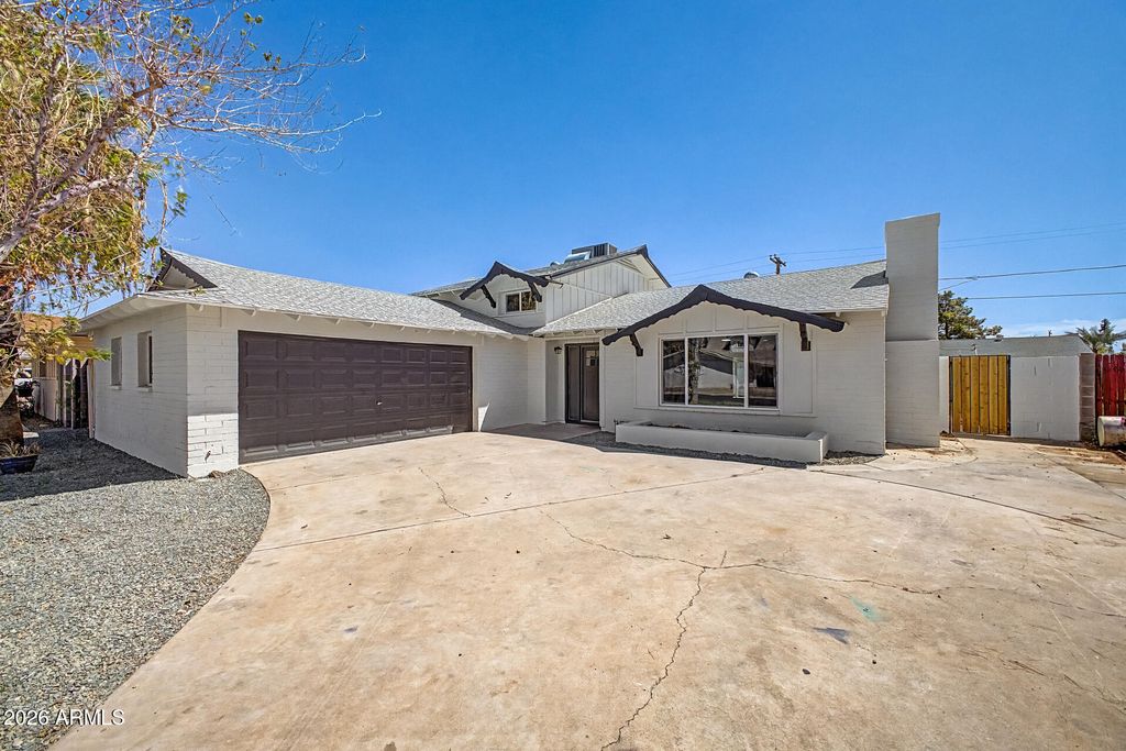 4529 W BERRIDGE Lane, Glendale, AZ 85301