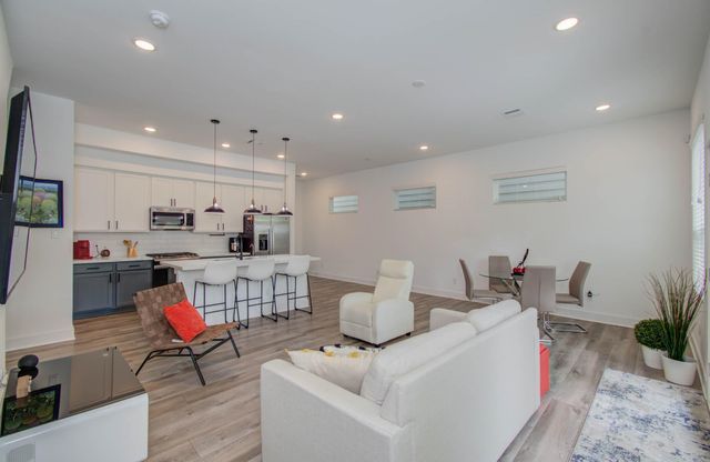 970 Highland Sound Lane, Houston, TX 77091