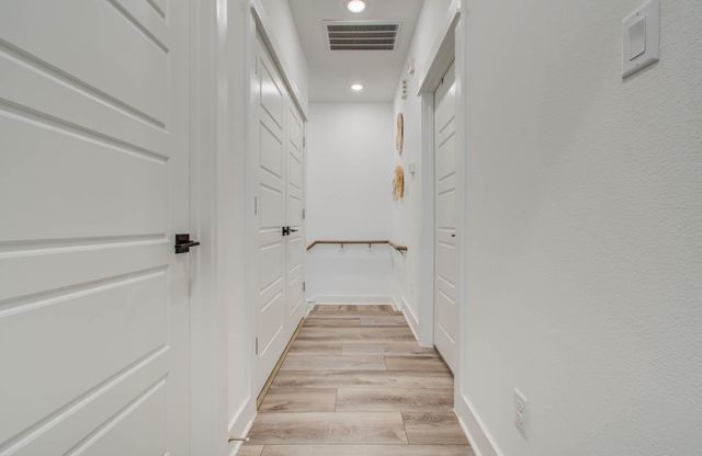 970 Highland Sound Lane, Houston, TX 77091