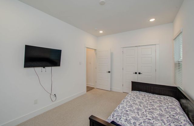 970 Highland Sound Lane, Houston, TX 77091