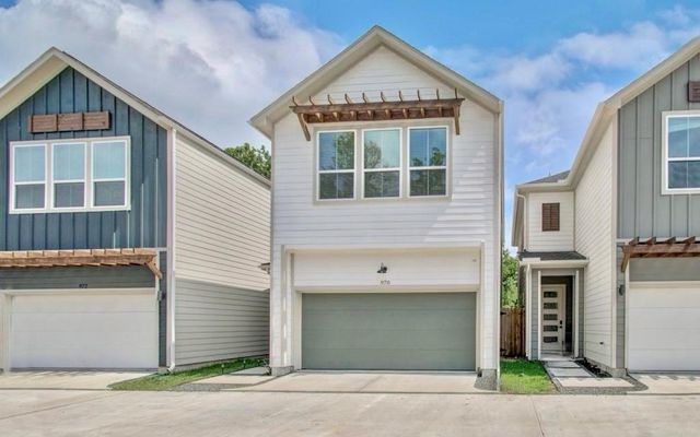 970 Highland Sound Lane, Houston, TX 77091