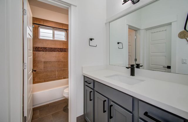 970 Highland Sound Lane, Houston, TX 77091