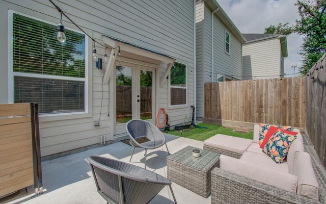 970 Highland Sound Lane, Houston, TX 77091