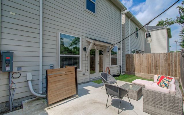 970 Highland Sound Lane, Houston, TX 77091