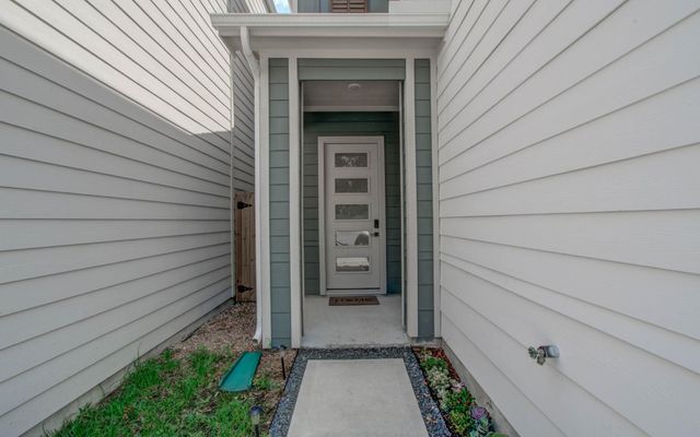 970 Highland Sound Lane, Houston, TX 77091