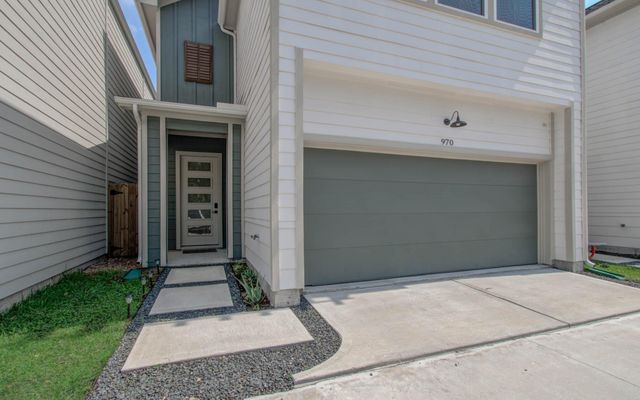 970 Highland Sound Lane, Houston, TX 77091