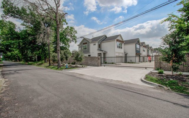 970 Highland Sound Lane, Houston, TX 77091