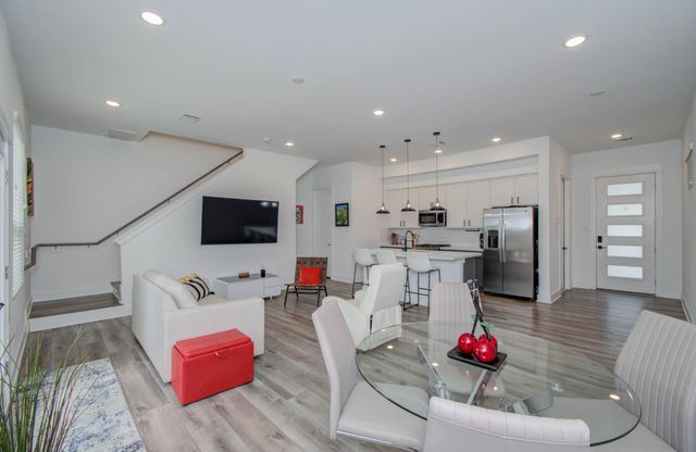 970 Highland Sound Lane, Houston, TX 77091