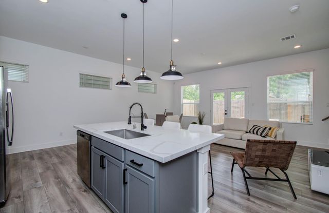 970 Highland Sound Lane, Houston, TX 77091