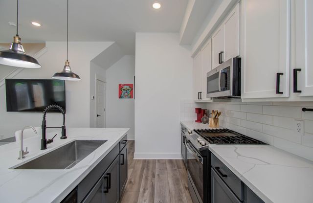 970 Highland Sound Lane, Houston, TX 77091