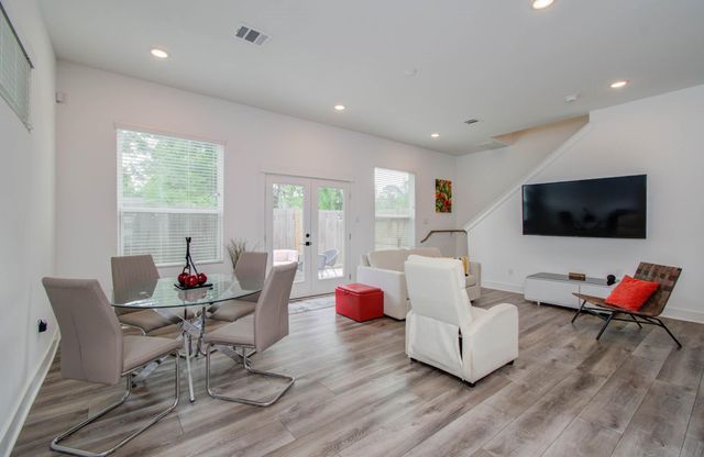 970 Highland Sound Lane, Houston, TX 77091