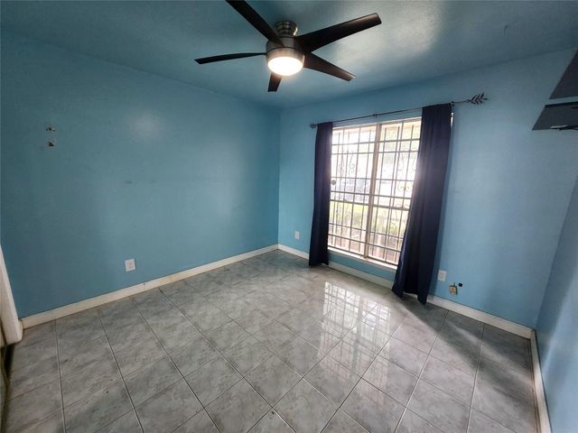 943 W Nelda Road, Houston, TX 77088