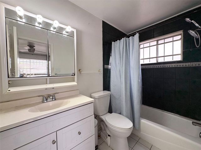 943 W Nelda Road, Houston, TX 77088