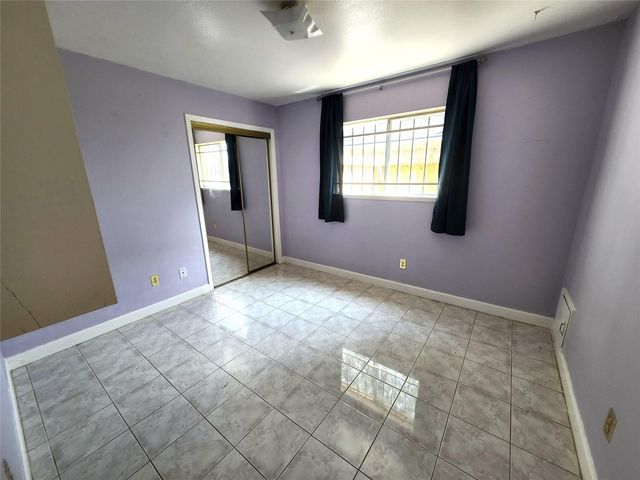 943 W Nelda Road, Houston, TX 77088