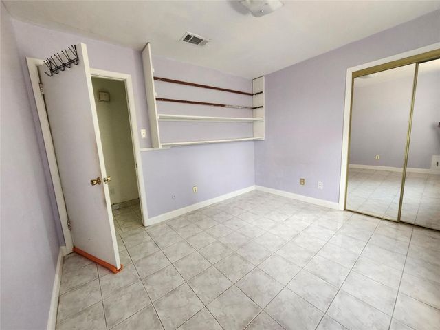 943 W Nelda Road, Houston, TX 77088