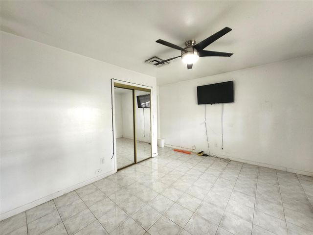 943 W Nelda Road, Houston, TX 77088
